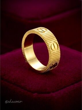18K Gold plated LOVE Ring Screw Motifs Ribbed Band Size 7